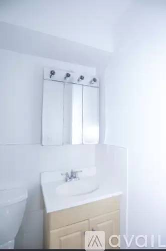 Main picture of 534 W Wellington Ave