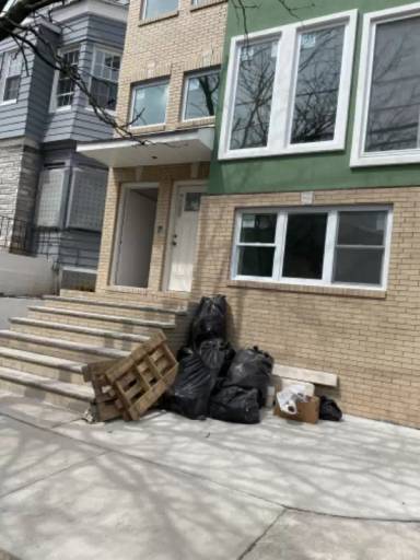 Main picture of 19 N Munn Ave
