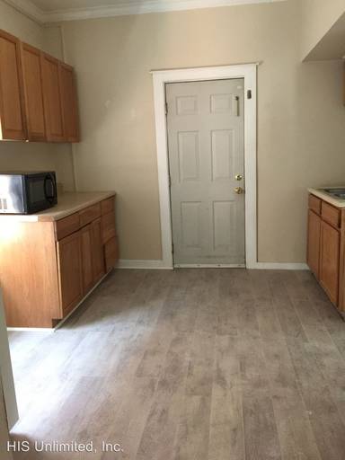 Main picture of 211 E Main St