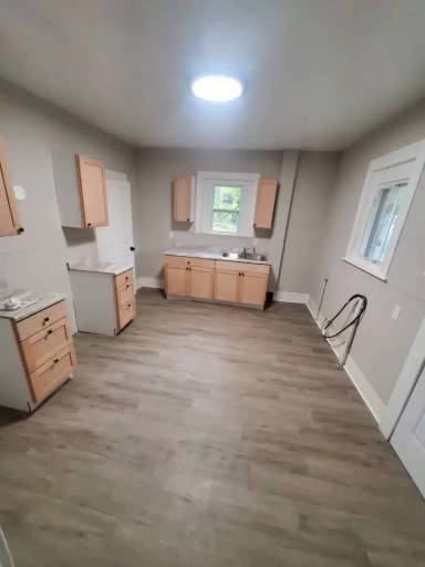 Main picture of 906 W 22nd St