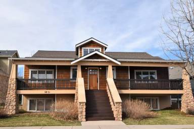 Main picture of 2851 Des Moines Dr
