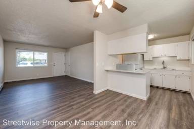 Main picture of 2705 SE Courtney Ave