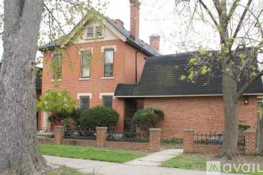 Main picture of 1360 Highland St