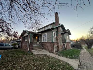 Main picture of 2222 E 12th St