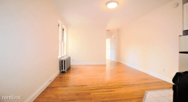 Main picture of 115 W 11th St