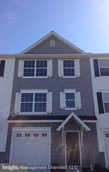 Main picture of 900 Lantern Ct