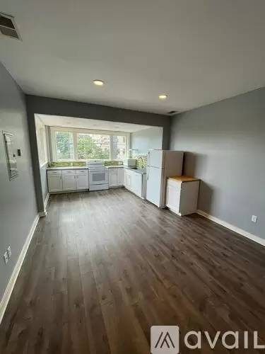 Main picture of 1500 Broadway Ave