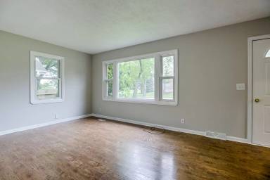 Main picture of 610 S 48th St