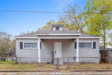 Main picture of 311 S Crocker St