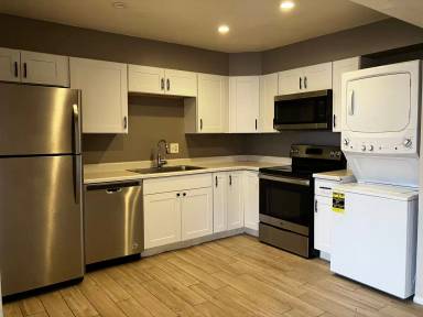 Main picture of 4033 E Moreland St