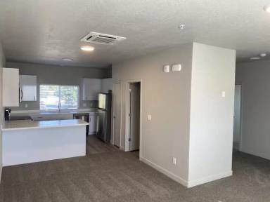 Main picture of 560 S Main St