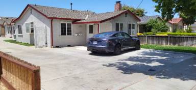Main picture of 225 N 34th St