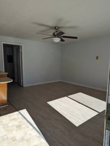 Main picture of 121 Main St