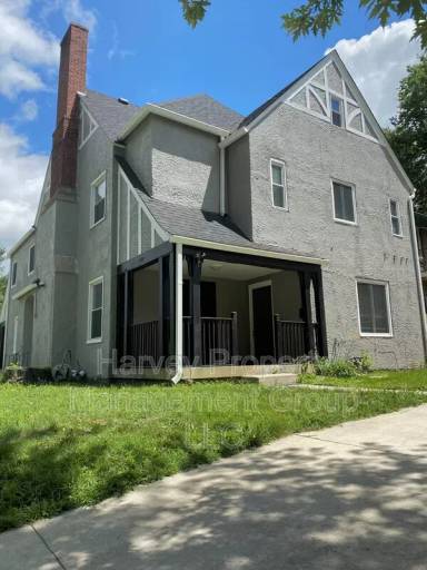Main picture of 421 E 41st St