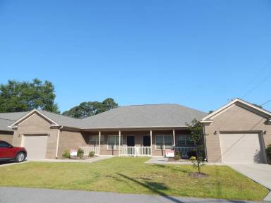 Main picture of 405 Senate St