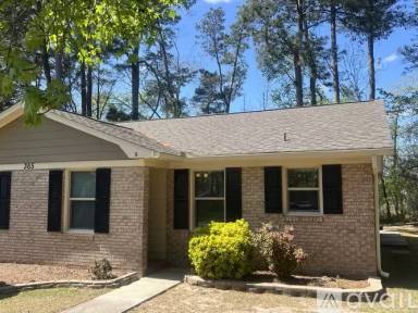 Main picture of 365 Wrenfield Rd