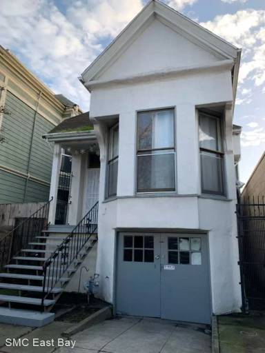 Main picture of 631 W Grand Ave