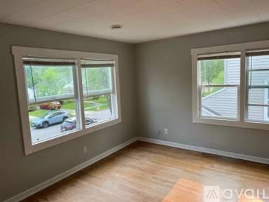 Main picture of 2674 Hoard St