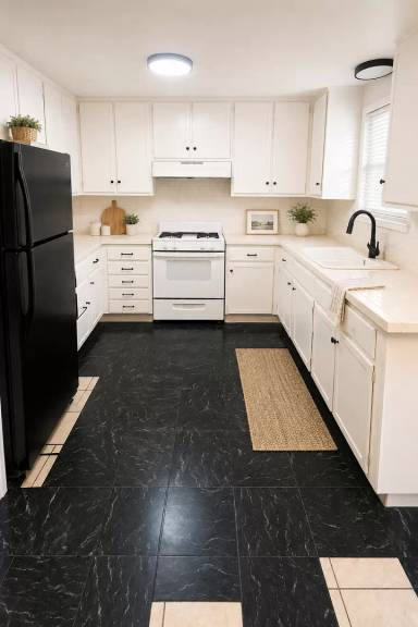 Main picture of 6075 N Poplar Ave
