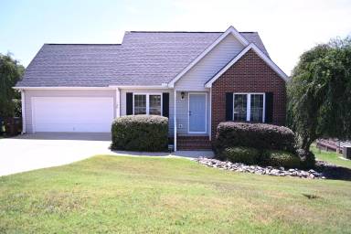 Main picture of 126 Oak Ridge Dr