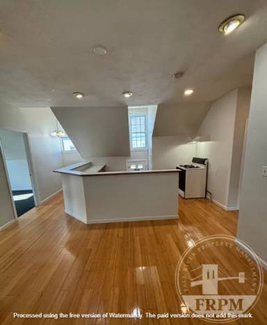 Main picture of 196 Quequechan St