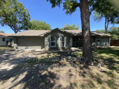 Main picture of 906 Canadian Cir