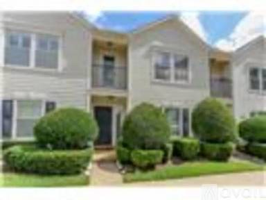Main picture of 923 E Heights Hollow Ln