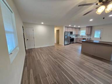 Main picture of 2103 Wright