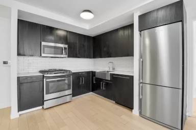 Main picture of W 43rd St