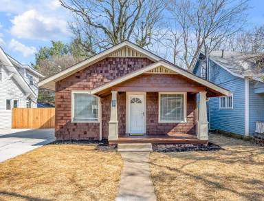 Main picture of 927 Aurora Ave