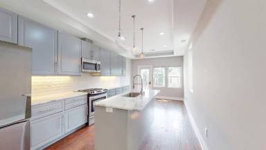 Main picture of 16 R St NW