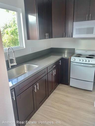 Main picture of 7560 North Ave