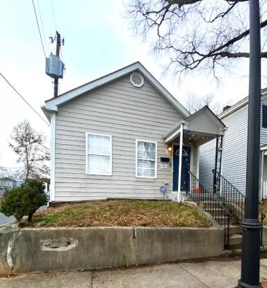 Main picture of 1915 Dinwiddie Ave