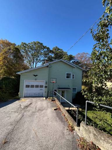 Main picture of 216 Leon St