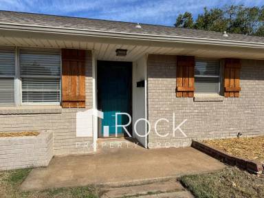 Main picture of 3117 Lakeside Dr