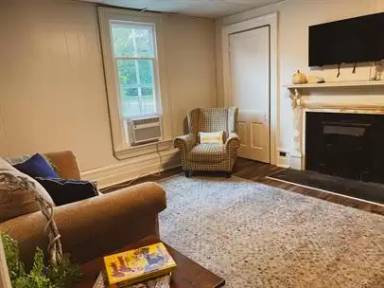 Main picture of 383 Walker St NE