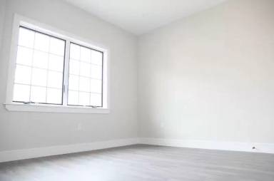 Main picture of 3038 Steinway St