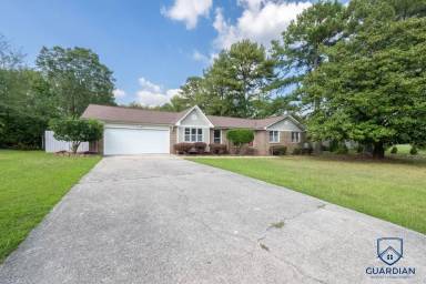 Main picture of 165 S Hawk Dr