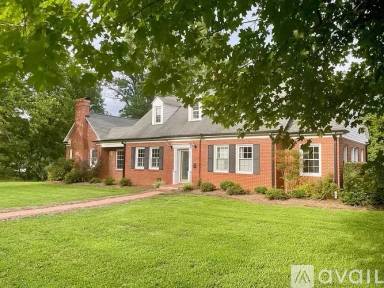 Main picture of 520 Lenoir St