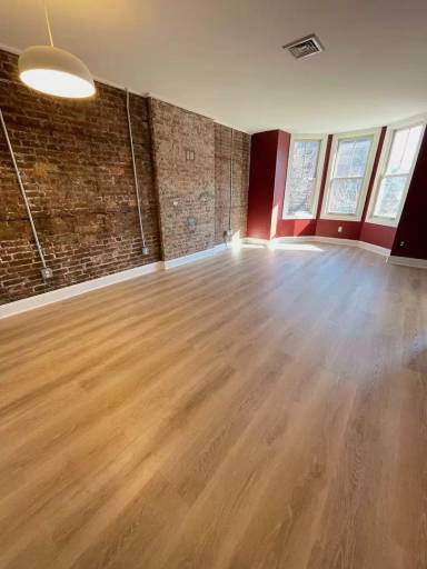 Main picture of 105 Liberty St