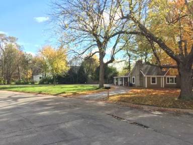 Main picture of 815 Windsor Dr