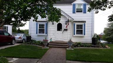 Main picture of 712 E Sample St