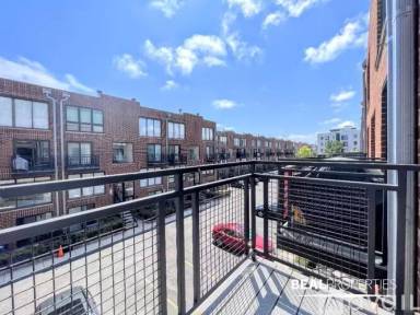 Main picture of 944 W Grace St Apartments
