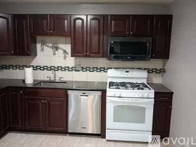 Main picture of 1206 E Fairview St