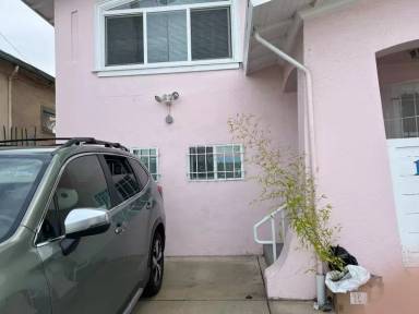 Main picture of 1042 7th Ave