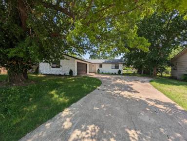 Main picture of 1017 N Hickory Pl