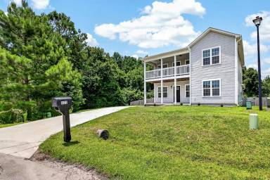 Main picture of 221 Robert Alan Dr