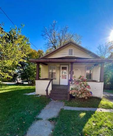 Main picture of 629 Van Buren St W