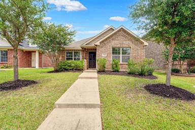 Main picture of 1304 Honeywood Ln