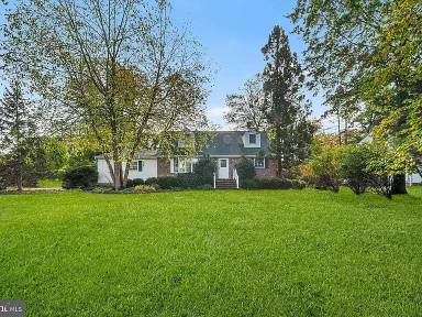 Main picture of 13 Lopatcong Dr